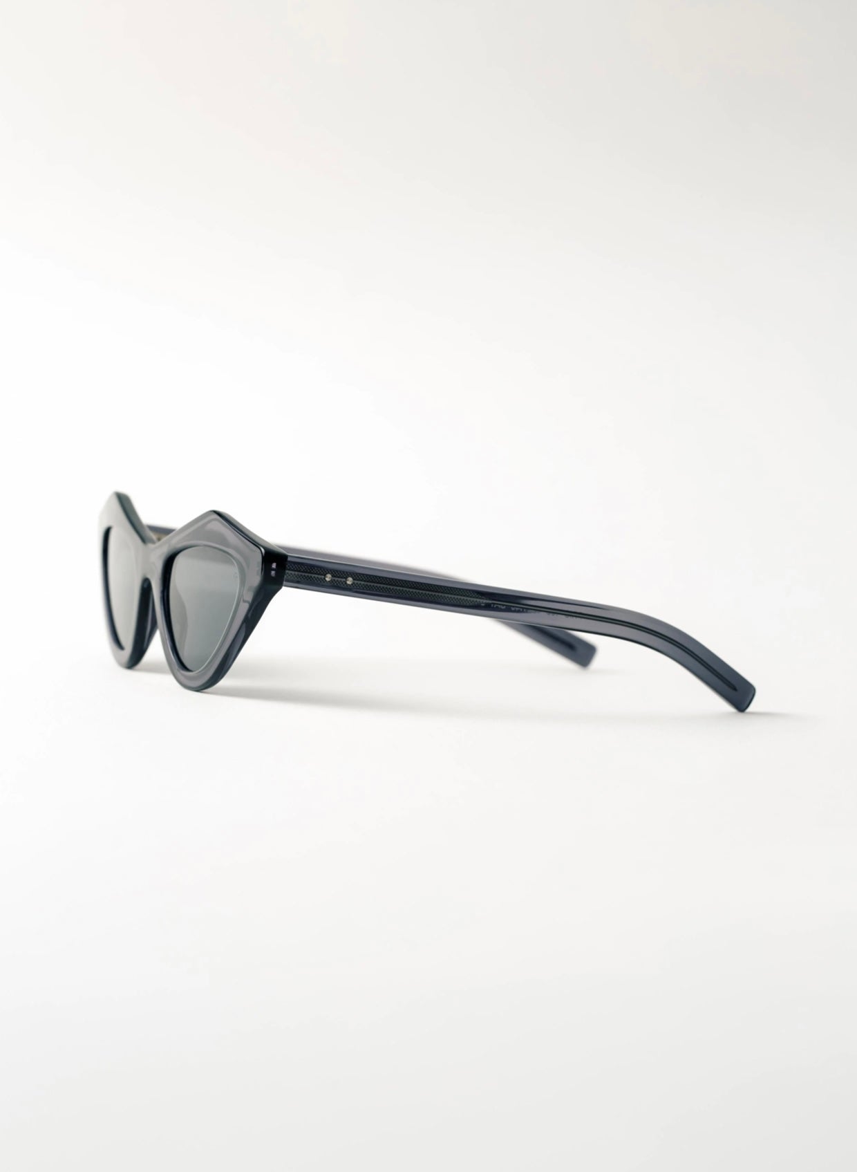 Oscar Magnuson - Sunglasses Pris Crystal Grey