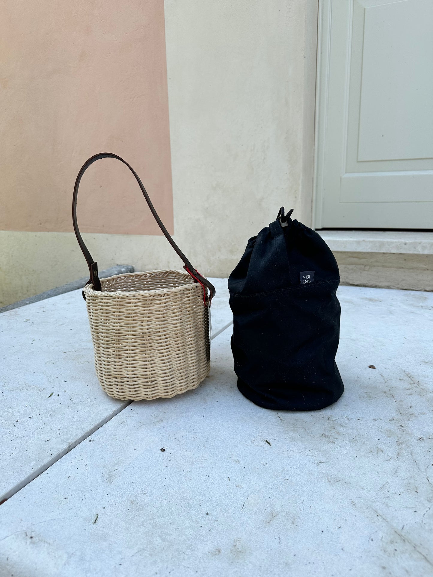 Abiuno - Basket Small Black